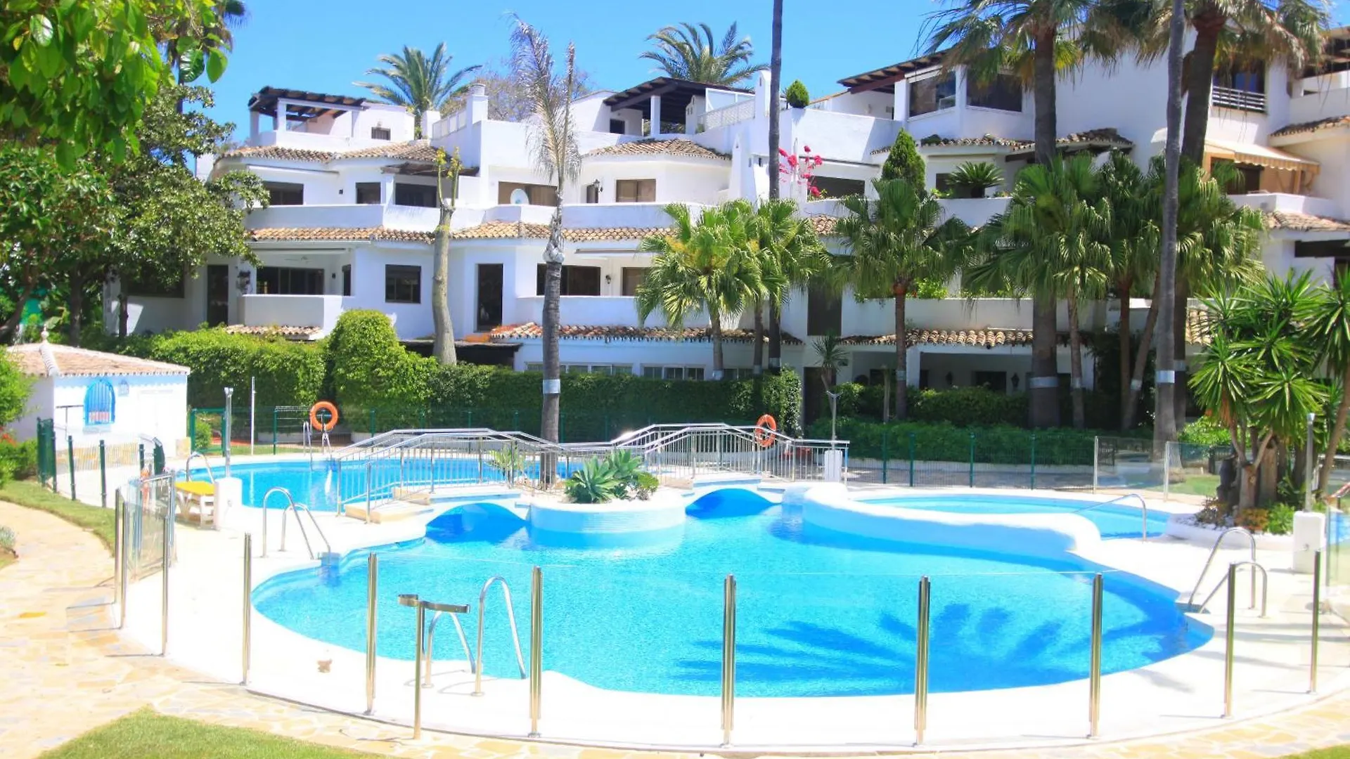 1108 Beachfront 2 Apartments With Roofterrace 80Mtrgt Beach 3 Pools Marbella