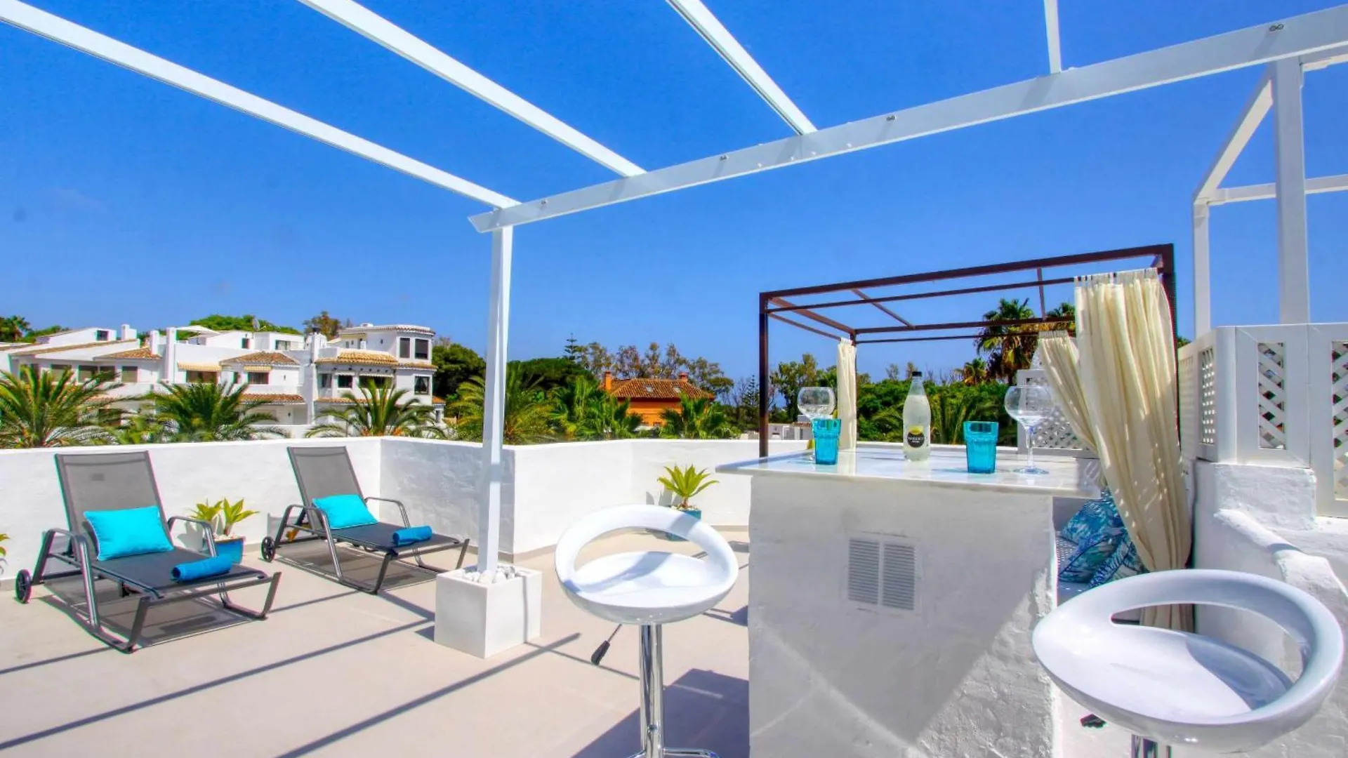 1108 Beachfront 2 Apartments With Roofterrace 80Mtrgt Beach 3 Pools Marbella Spain