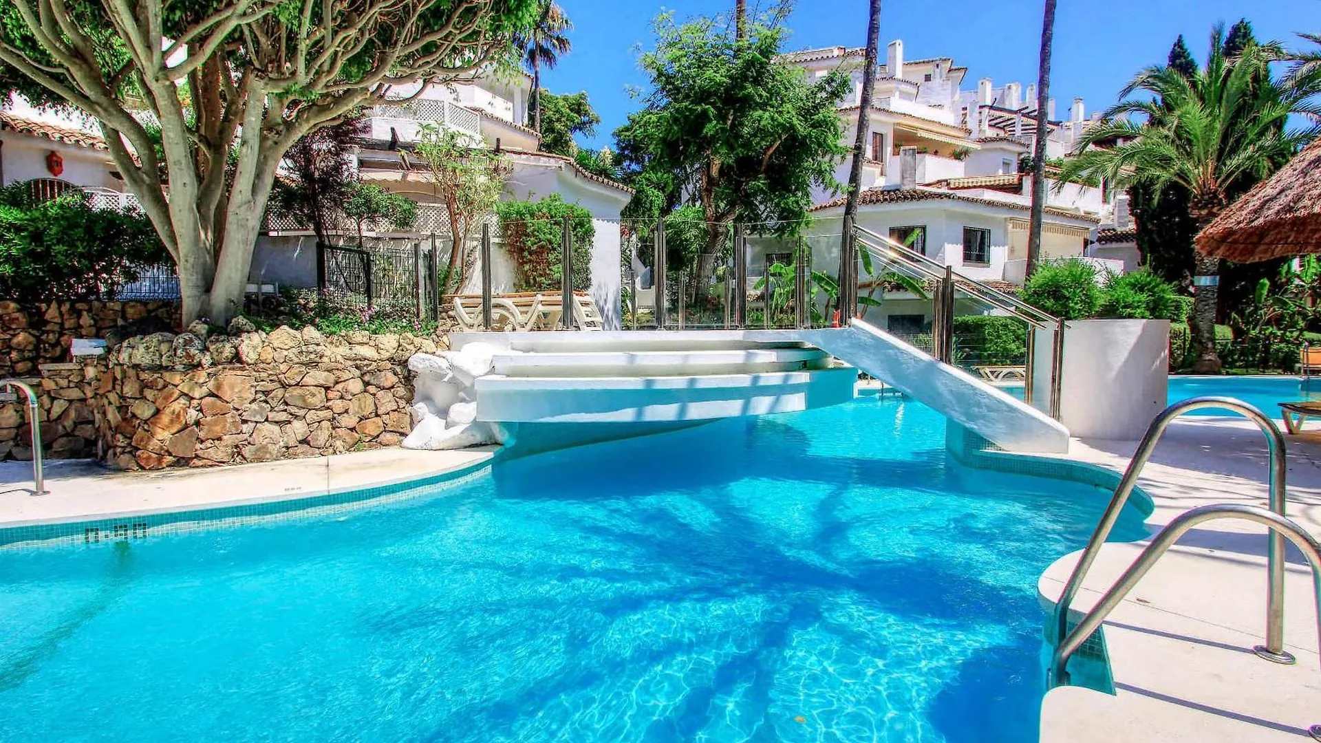 1108 Beachfront 2 Apartments With Roofterrace 80Mtrgt Beach 3 Pools Marbella