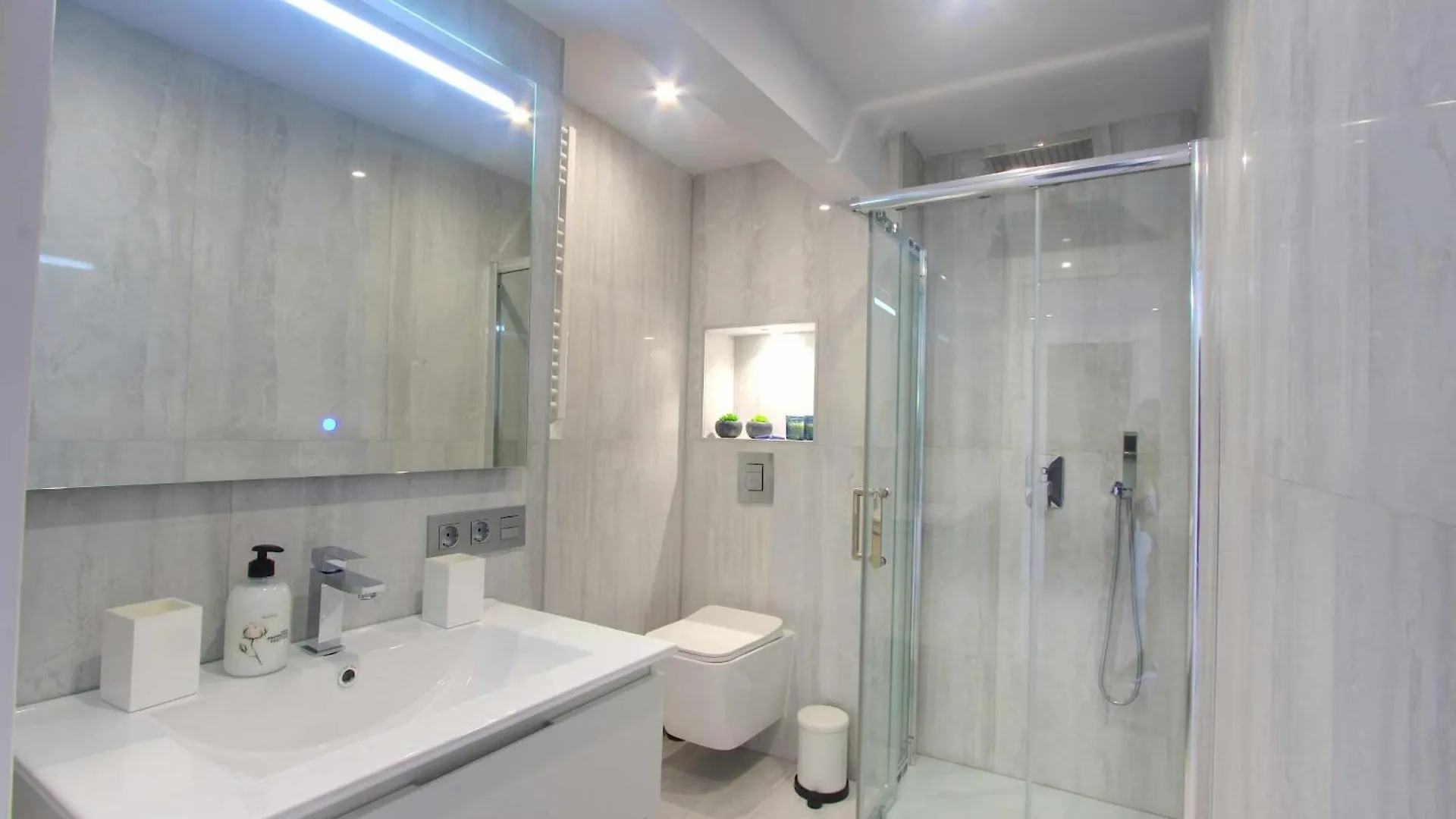 1108 Beachfront 2 Apartments With Roofterrace 80Mtrgt Beach 3 Pools Marbella Spain